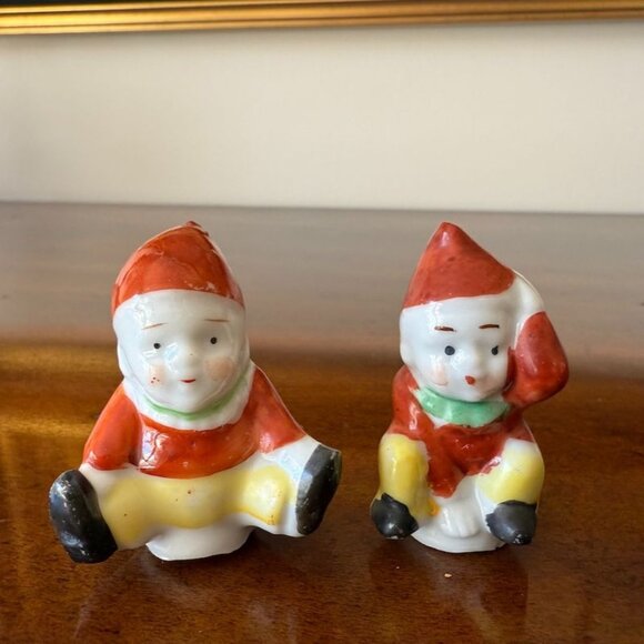 Vintage Pixie Elf Gnome Miniature Salt and Pepper Shakers Japan 2" - Picture 1 of 10